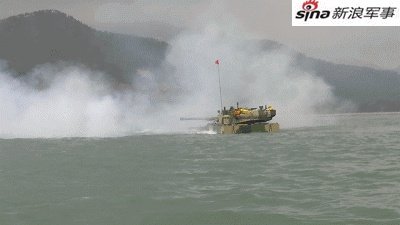 05式两栖步兵战车本身可以海上浮渡,为何还要用726气垫登陆艇运输?
