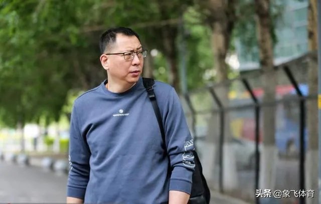 辽宁男篮为何不让杨鸣积累经验,反而让吴乃群当全运会主教练呢?