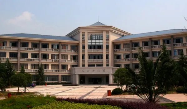 重庆师范大学的招生代码是多少?