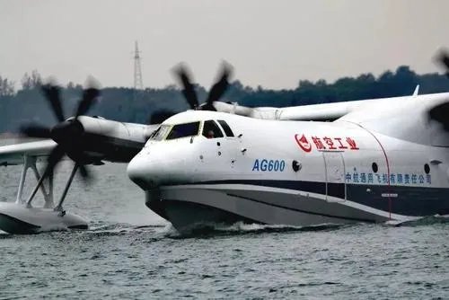中国航空工业的里程碑，鲲龙海上首飞成功代表着什么？