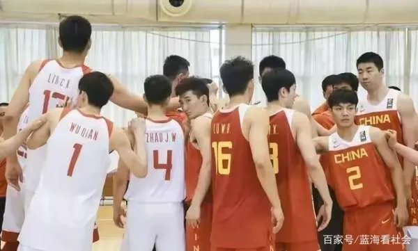 3分7篮板,首秀低迷?张镇麟被迫打五号位,0+0,杜锋恐选错人了?