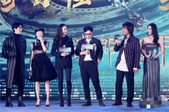 倪妮和周冬雨未P图合影曝光，这两个谋女郎谁赢了？