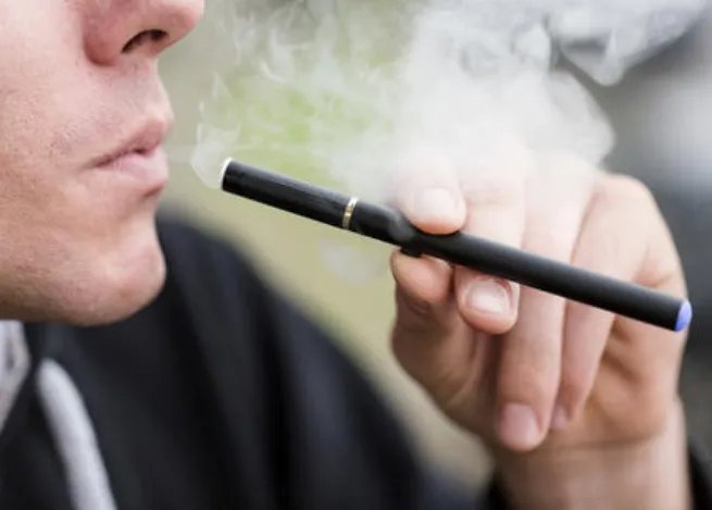 委员建议禁止向未成年人销售电子烟,电子烟的危害都有哪些?