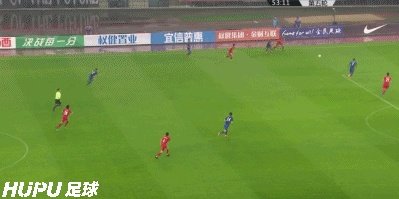 如何看待天津权健队长刘奕鸣在足协杯输球后与罚丢点球的储今朝相拥而笑?