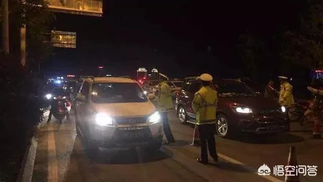 文水女子被无证酒驾司机撞死,丈夫扇肇事者耳光遭全国通缉;多机构伤情鉴定结论不一,丈夫刚解除取保候审。你怎么看?