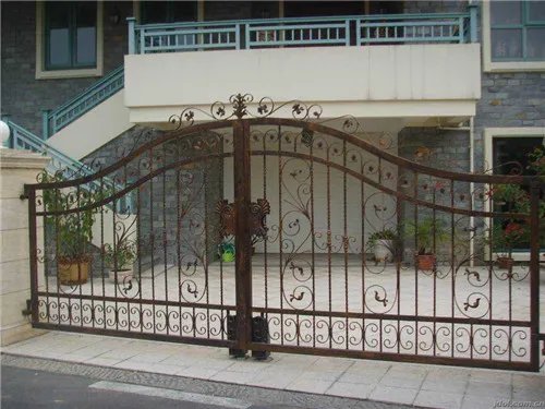 铁艺大门四大性能特点 铁艺大门贵不贵