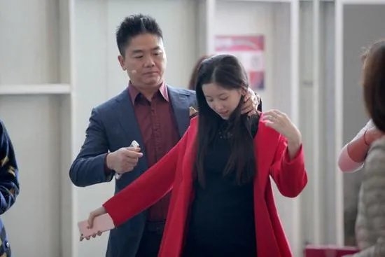 刘强东到底有多宠奶茶妹妹?