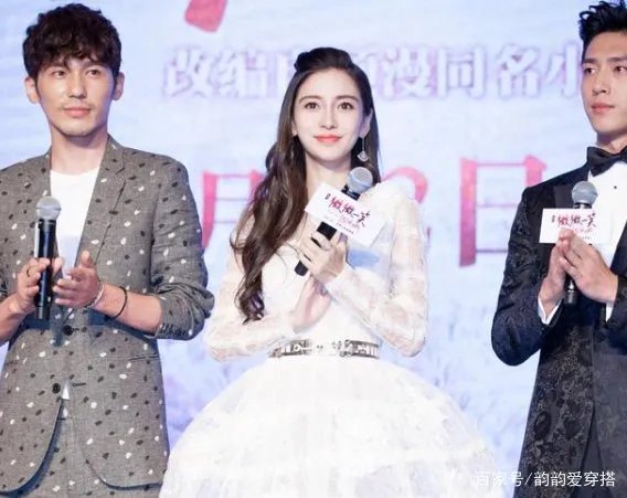 黄晓明的老婆Angelabay穿连衣短裙秀出筷子腿,你爱了吗?