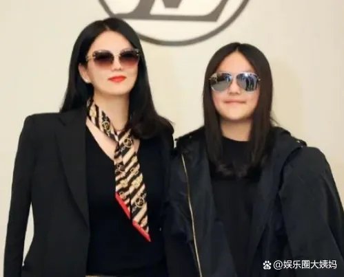 12岁王诗龄瘦到认不出,穿拖鞋炫出一双筷子腿,为什么突然这么瘦?