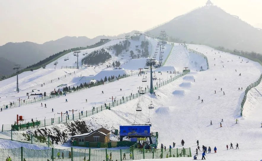 中国十大滑雪胜地排行榜:成都西陵雪山滑雪场上榜,北京有两处