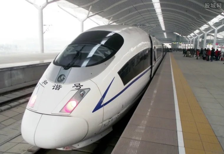 广深铁路刷手机进站 全程仅需3秒就可乘坐火车