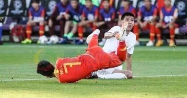 国足招入多名归化前锋,武磊还能竞争首发位置吗?