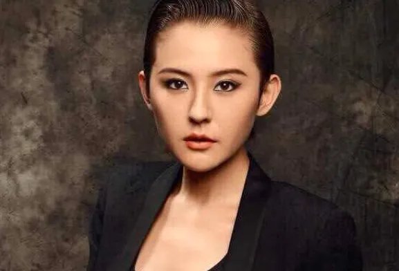 演员娜依扎产女,她是什么时候结婚的?孩子父亲是谁?