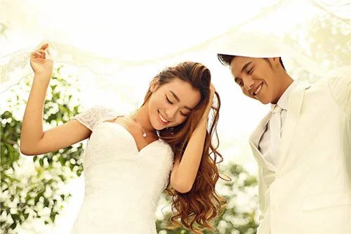 长春婚纱照大概多少钱 拍婚纱照需要自己带化妆品吗
