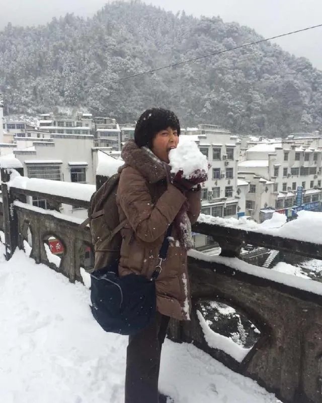 范冰冰穿长袖礼服领奖，背后的原因让人心疼？
