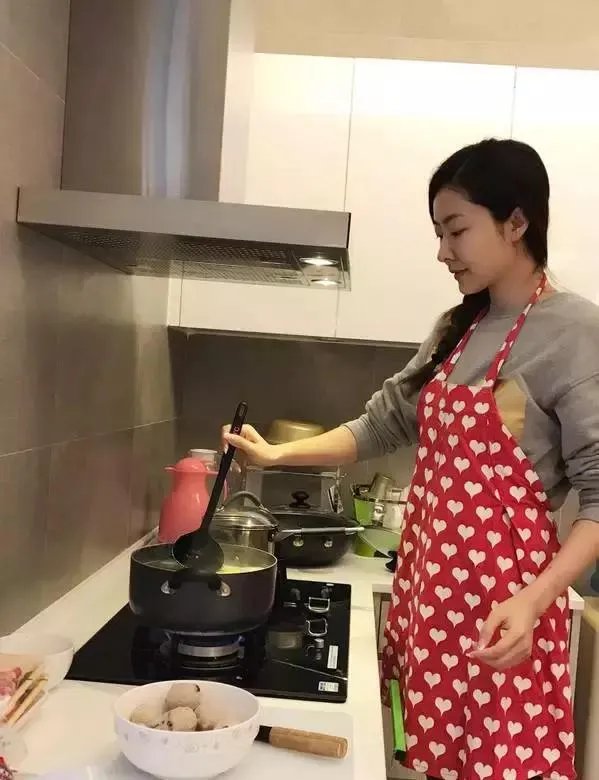 怀孕女神熊黛林近日情况如何?