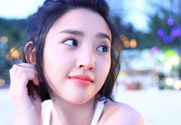 吴秀波和唐艺昕是什么关系？