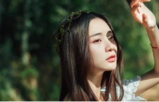 赌王妻子黎婉华下场令人唏嘘,下嫁的女人,为什么往往输得很惨?