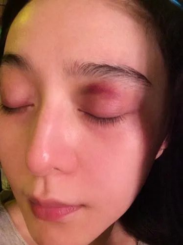 范冰冰穿长袖礼服领奖，背后的原因让人心疼？