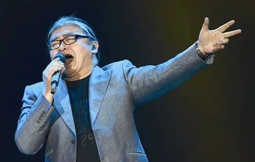 刘欢病情再度恶化,最终选择退出好声音,难道一代歌王真要陨落了?