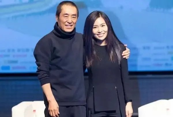 张艺谋妻子晒合照为儿子庆生,张艺谋一共有几个孩子?
