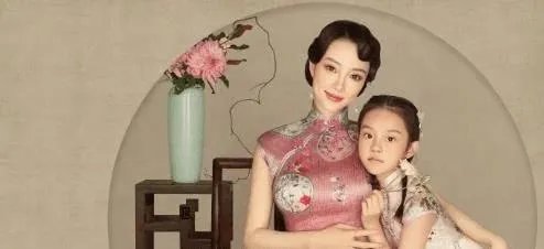 晒照为甜馨庆生,李小璐和贾乃亮撞庆生文案,两人破冰?