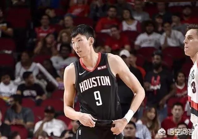 周琦登场,强势完成双手暴扣,为什么火箭队替补席连个鼓掌的都没有?