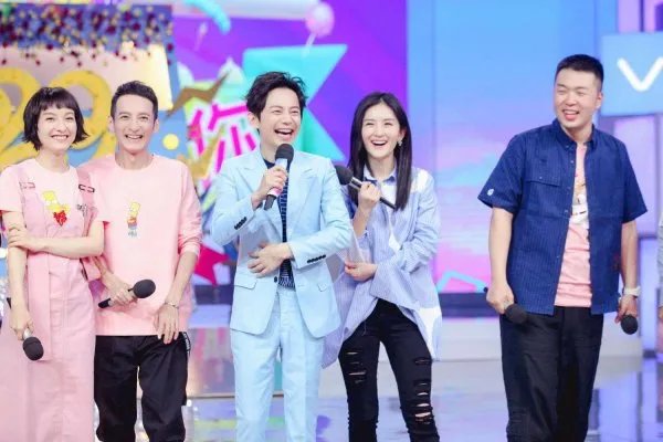 湖南卫视《快乐大本营》为什么需要那么多的主持人呢?