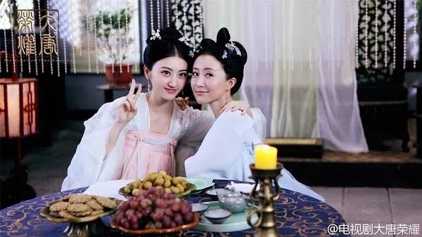 娱乐圈有哪些名副其实的「合影杀手」?