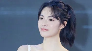 钟楚曦因为《芳华》而走红,有人说背景不一般,你如何评价钟楚曦?