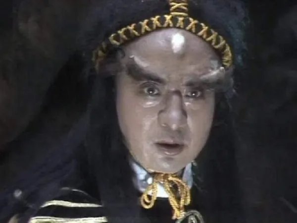 奎木狼下凡,唐僧慌忙跪拜,为何八戒不但不跪,还让唐僧别拜了呢?