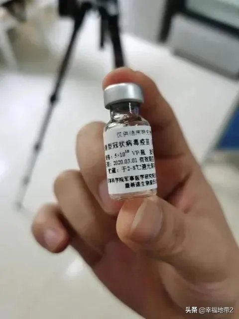如何看到全球新冠疫苗的短缺现象呢？