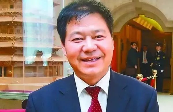 被女儿举报后,前妻又举报山东蓝翔校长,他们一家这是怎么了?