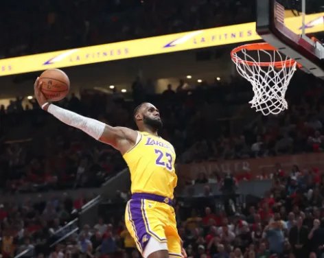 NBA常规赛开拓者准绝杀湖人,詹姆斯也抵挡不了“衰老”吗?