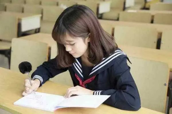 初中晚自习干什么？