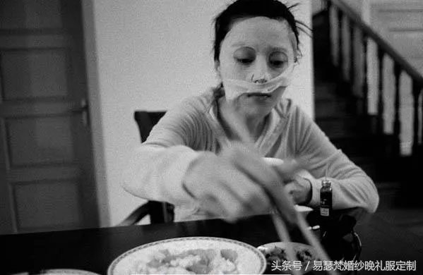 范冰冰穿长袖礼服领奖，背后的原因让人心疼？
