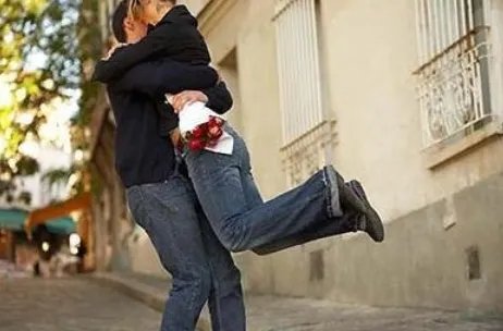毕业了就结婚,这种从校服到婚纱的爱情有多甜?