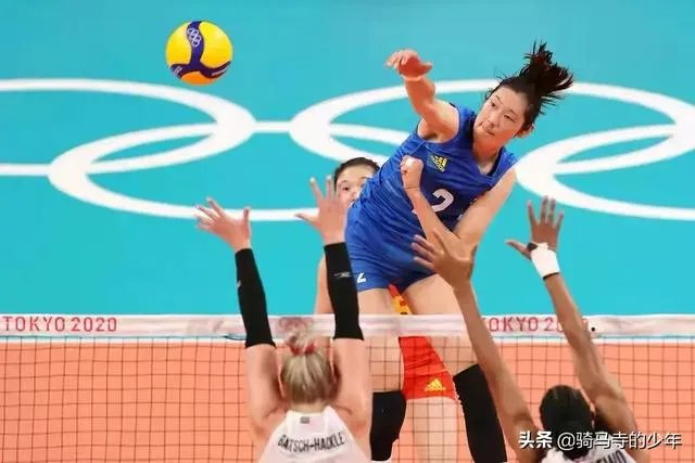 郎平教练是否要为中国女排0:3输给美国女排负责?她应该下课吗?