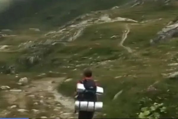 11岁男孩徒步2700公里跨国见奶奶,你能做到吗?