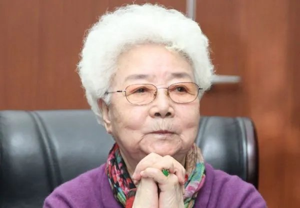 悲惨的田华：家中四人患癌，花光300万，如今怎样？