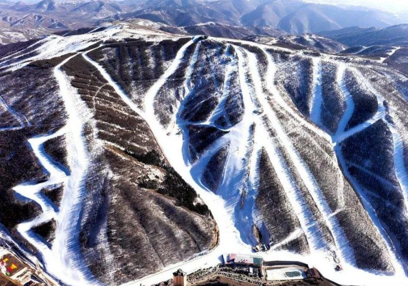 中国十大滑雪胜地排行榜:成都西陵雪山滑雪场上榜,北京有两处