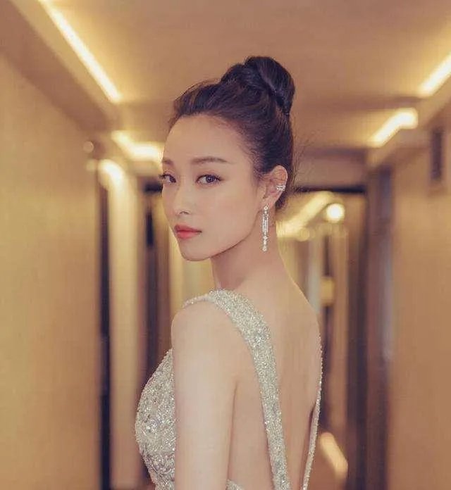 倪妮和周冬雨未P图合影曝光，这两个谋女郎谁赢了？