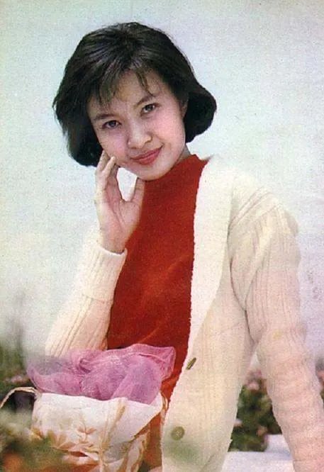 方舒外号“高压线”,追求者无数,意外车祸撞出姐弟恋。后来怎样?