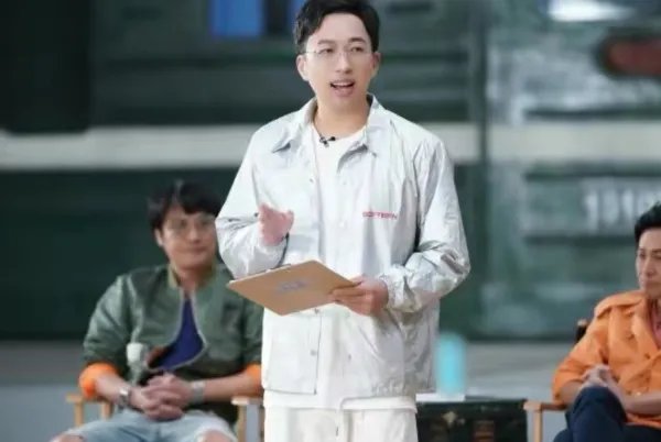 一女演员被偷拍后遭勒索，于正发文怒斥！于正是个什么样的人？