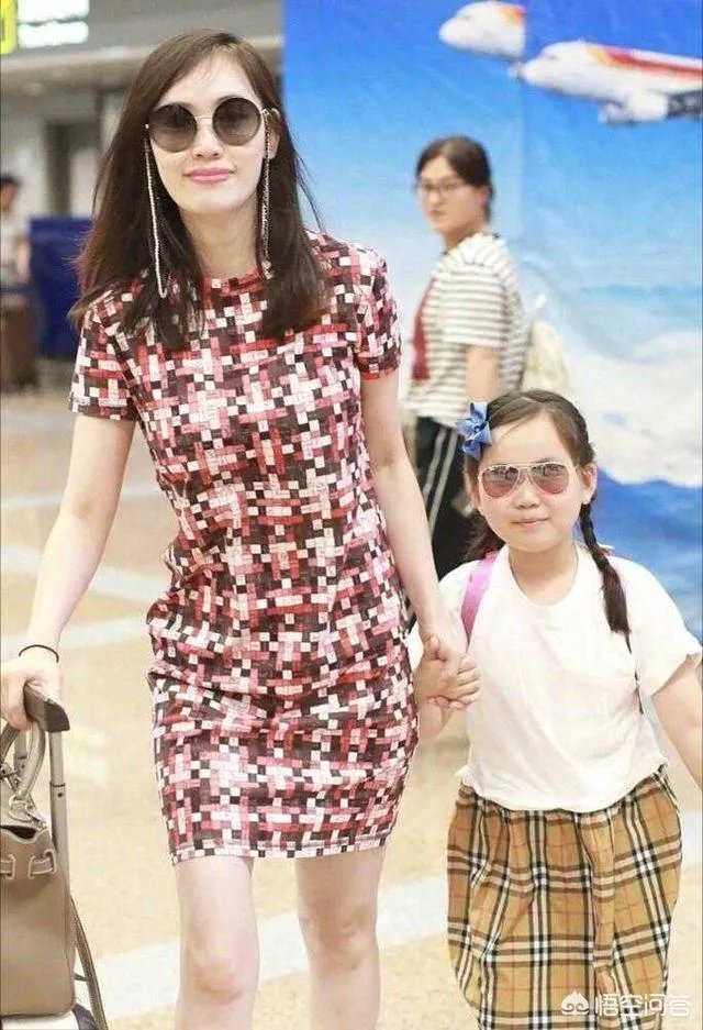 马蓉在机场的私服穿搭好看吗?