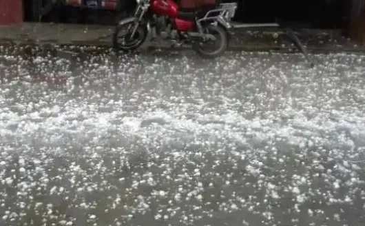 大风冰雹极端天气夜袭安岳致20人轻伤，近年来为何极端天气越来越多了？