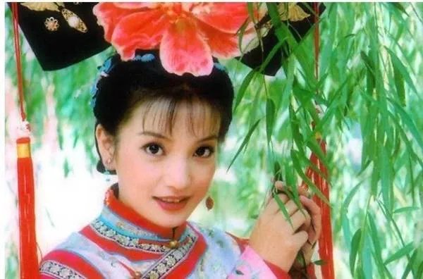 赵薇不好好当演员,偏要跑去做商人,被罚款之后,名气下降复出难?