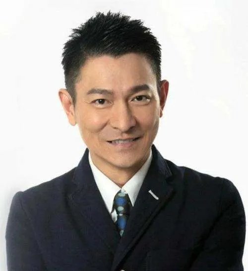 59岁刘德华谈新的演员标准,是从什么时候准时和背台词成了演员的优点?