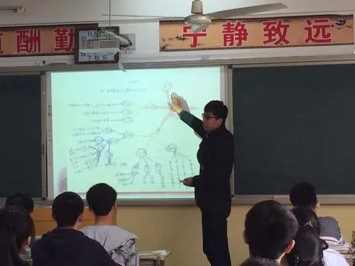 95后语文老师给学生写文言文评语,这样的评语你喜欢吗?