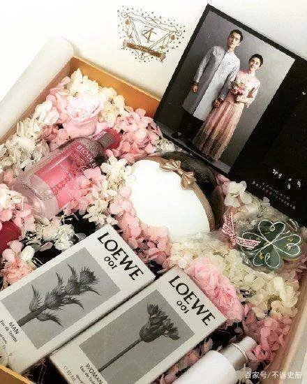 张若昀唐艺昕婚礼，首次曝光出了哪些风格的婚纱服？